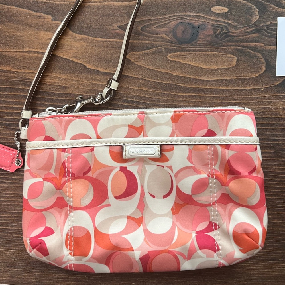 Coach Scarf Fabric Zip Wristlet w/ White Trim EUC! - Picture 1 of 4